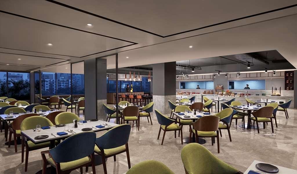 Hyatt Place Vadodara Restaurant foto